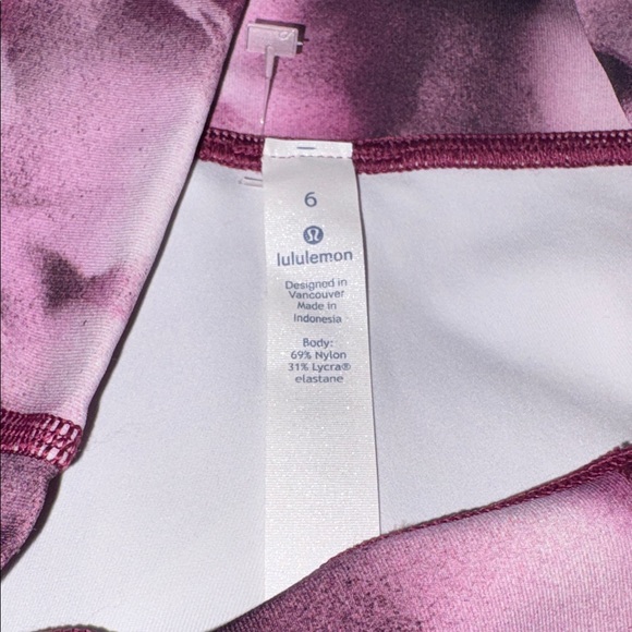 lululemon athletica Pink and Purple Tie-Dye Capri Leggings NWT - Picture 2 of 4